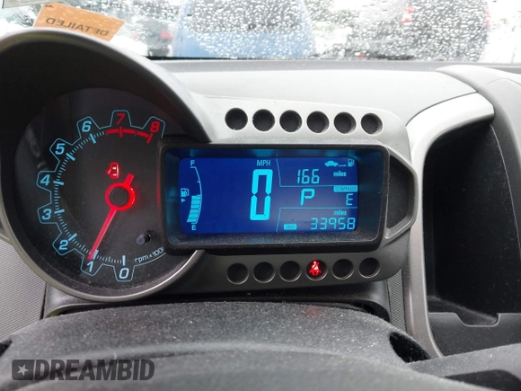 2014 Chevrolet Sonic LT z VIN 1G1JC5SH7E4131057, wystawiony jako IAAI lot #42468937 z przebiegiem 33 958 mil mil oraz . Historia ofert i sprzedaży dostępna na DreamBid. Obrazek 7.
