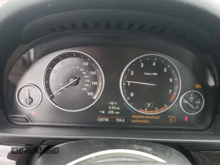 2013 BMW 5 Series 528i xDrive z VIN WBAXH5C51DD110966, wystawiony jako Copart lot #53949115 z przebiegiem 128 708 mil mil oraz Szkody całkowita. Historia ofert i sprzedaży dostępna na DreamBid. Obrazek 9.