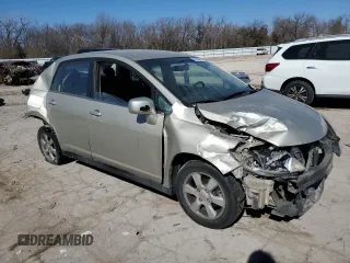 2008 Nissan Versa S z VIN 3N1BC11E48L449005, wystawiony jako Copart lot #45489465 z przebiegiem 157 254 mil mil oraz Szkoda całkowita • Salvage title. Historia ofert i sprzedaży dostępna na DreamBid. Obrazek 4.
