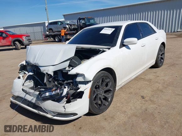 2019 Chrysler 300 with VIN 2C3CCABG0KH539581, listed as a IAAI auction lot 41652438 with 1 mi miles. Bid and sale history available at carsss.com. Image 17.
