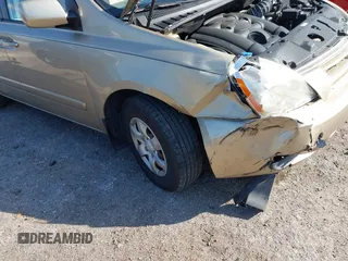 2008 Kia Sedona LX with VIN KNDMB233086261988, listed as a IAAI auction lot 41612389 with 170,947 mi miles. Bid and sale history available at carsss.com. Image 6.