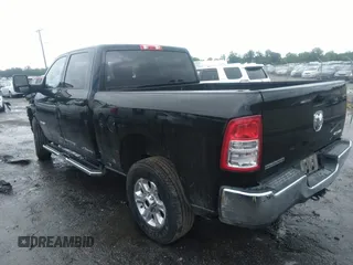 2024 Ram 2500 Big Horn z VIN 3C6UR5DJ6RG303615, wystawiony jako IAAI lot #42648825 z przebiegiem 35 078 mil mil oraz . Historia ofert i sprzedaży dostępna na DreamBid. Obrazek 3.