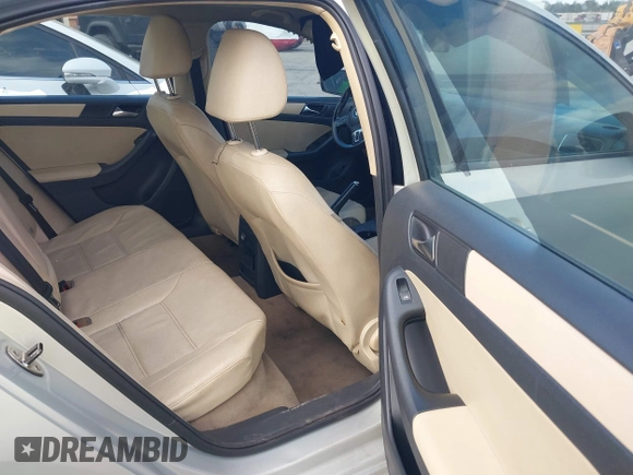 2011 Volkswagen Jetta SE with VIN 3VWDX7AJ4BM330363, listed as a IAAI auction lot 41841068 with 154,676 mi miles and . Bid and sale history available at DreamBid. Image 8.