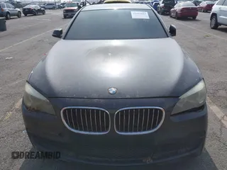 2013 BMW 7 Series 750i z VIN WBAYA8C57DC996601, wystawiony jako IAAI lot #42497017 z przebiegiem 137 222 mil mil oraz . Historia ofert i sprzedaży dostępna na DreamBid. Obrazek 6.