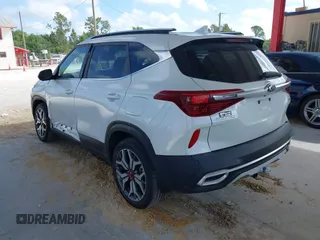 2021 Kia Seltos S z VIN KNDEUCA23M7141881, wystawiony jako IAAI lot #41949293 z przebiegiem 41 881 mil mil oraz . Historia ofert i sprzedaży dostępna na DreamBid. Obrazek 3.