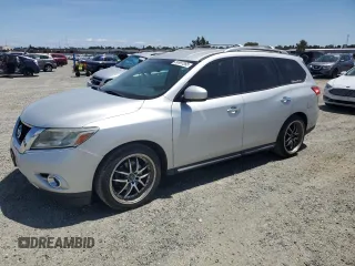 2015 Nissan Pathfinder SV z VIN 5N1AR2MNXFC680858, wystawiony jako Copart lot #56997265 z przebiegiem 134 661 mil mil oraz Czysty tytuł • Clean title. Historia ofert i sprzedaży dostępna na DreamBid. Obrazek 1.
