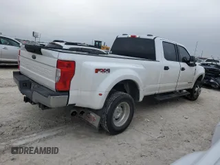 2022 Ford F-350 XL with VIN 1FT8W3DT5NEC61142, listed as a Copart auction lot 44922775 with 132,348 mi miles and Salvage Title. Bid and sale history available at DreamBid. Image 3.