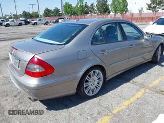 2008 Mercedes-Benz E 350 Luxury z VIN WDBUF56X88B352310, wystawiony jako IAAI lot #42314566 z przebiegiem 171 515 mil mil oraz . Historia ofert i sprzedaży dostępna na DreamBid. Obrazek 4.