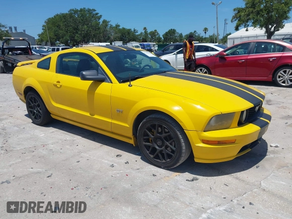 2005 Ford Mustang GT Deluxe z VIN 1ZVHT82HX55243155, wystawiony jako IAAI lot #42345004 z przebiegiem 205 632 mil mil oraz . Historia ofert i sprzedaży dostępna na DreamBid. Obrazek 1.