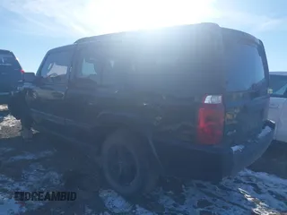 2007 Jeep Commander Sport z VIN 1J8HG48K37C647814, wystawiony jako IAAI lot #41428248 z przebiegiem 224 137 mil mil oraz . Historia ofert i sprzedaży dostępna na DreamBid. Obrazek 3.