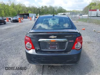 2016 Chevrolet Sonic LTZ z VIN 1G1JE5SB5G4137710, wystawiony jako IAAI lot #42131625 z przebiegiem 152 941 mil mil oraz . Historia ofert i sprzedaży dostępna na DreamBid. Obrazek 16.