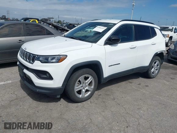 2023 Jeep Compass Latitude z VIN 3C4NJDBN1PT538478, wystawiony jako IAAI lot #41804312 z przebiegiem 14 228 mil mil oraz . Historia ofert i sprzedaży dostępna na DreamBid. Obrazek 2.