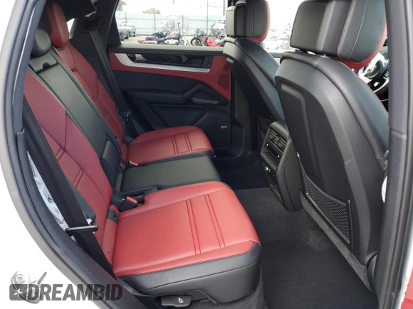 2024 Porsche Cayenne z VIN WP1AA2AY5RDA12912, wystawiony jako Copart lot #44555195 z przebiegiem 7 587 mil mil oraz Szkoda całkowita • Salvage title. Historia ofert i sprzedaży dostępna na DreamBid. Obrazek 11.