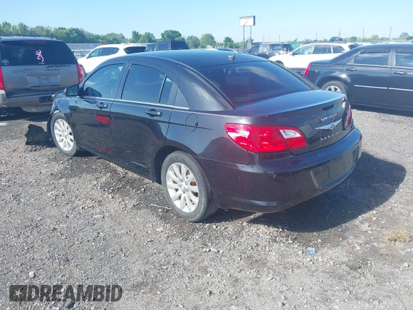2010 Chrysler Sebring Limited z VIN 1C3CC5FB9AN158839, wystawiony jako IAAI lot #42206044 z przebiegiem 143 458 mil mil oraz . Historia ofert i sprzedaży dostępna na DreamBid. Obrazek 3.