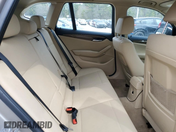 2013 BMW X1 xDrive28i z VIN WBAVL1C59DVR83695, wystawiony jako Copart lot #53530785 z przebiegiem Nie podano mil oraz Czysty tytuł • Clean title. Historia ofert i sprzedaży dostępna na DreamBid. Obrazek 11.