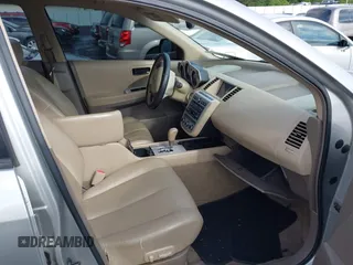 2005 Nissan Murano SL z VIN JN8AZ08T05W331887, wystawiony jako IAAI lot #42284272 z przebiegiem 176 788 mil mil oraz . Historia ofert i sprzedaży dostępna na DreamBid. Obrazek 5.