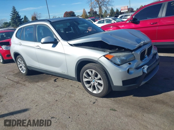2013 BMW X1 xDrive28i z VIN WBAVL1C52DVR91900, wystawiony jako IAAI lot #40697726 z przebiegiem 115 200 mil mil oraz . Historia ofert i sprzedaży dostępna na DreamBid. Obrazek 1.