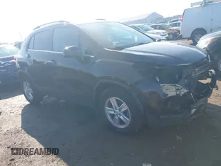 2019 Chevrolet Trax LT z VIN 3GNCJLSB6KL309916, wystawiony jako IAAI lot #41883734 z przebiegiem 64 771 mil mil oraz . Historia ofert i sprzedaży dostępna na DreamBid. Obrazek 1.