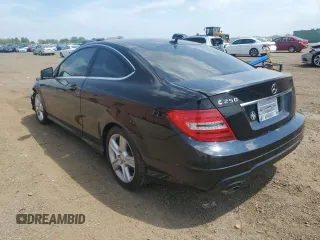 2013 Mercedes-Benz C 250 с VIN WDDGJ4HB7DF973202, выставлен на аукционе Copart как лот 63938445 с пробегом 47 883 миль миль и Списание • Salvage title. История ставок и продаж доступна на DreamBid. Изображение 2.
