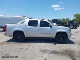 2013 Chevrolet Avalanche LTZ with VIN 3GNTKGE71DG159947, listed as a IAAI auction lot 42040745 with 155,226 mi miles. Bid and sale history available at carsss.com. Image 13.