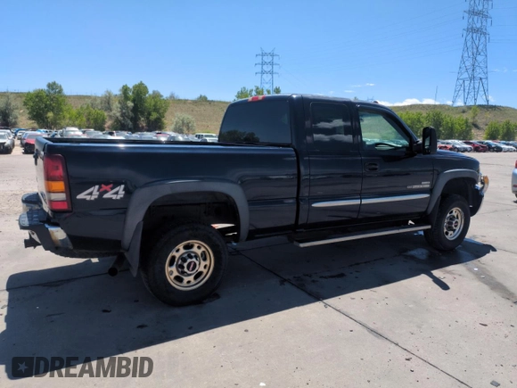 2006 GMC Sierra 2500HD SLT z VIN 1GTHK29D76E173105, wystawiony jako Copart lot #56940725 z przebiegiem 303 246 mil mil oraz Szkoda całkowita • Salvage title. Historia ofert i sprzedaży dostępna na DreamBid. Obrazek 3.