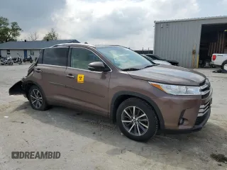 2018 Toyota Highlander SE with VIN 5TDKZRFH5JS276270, listed as a Copart auction lot 52291865 with 177,857 mi miles and Salvage title. Bid and sale history available at DreamBid. Image 4.