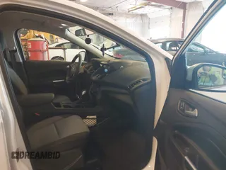 2019 Ford Escape SE z VIN 1FMCU9GDXKUA97147, wystawiony jako IAAI lot #42155997 z przebiegiem 94 829 mil mil oraz . Historia ofert i sprzedaży dostępna na DreamBid. Obrazek 5.