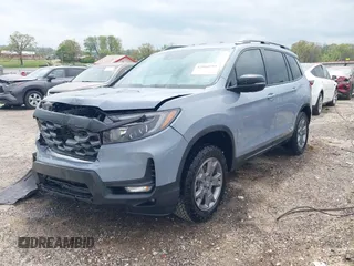2025 Honda Passport TrailSport z VIN 5FNYF8H69SB012063, wystawiony jako IAAI lot #42060797 z przebiegiem 6078 mil mil oraz . Historia ofert i sprzedaży dostępna na DreamBid. Obrazek 17.
