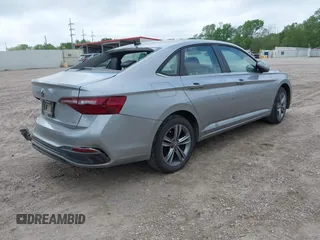 2024 Volkswagen Jetta SE z VIN 3VW7M7BU9RM012652, wystawiony jako IAAI lot #41911472 z przebiegiem 47 151 mil mil oraz . Historia ofert i sprzedaży dostępna na DreamBid. Obrazek 4.