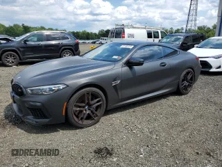 2020 BMW M8 z VIN WBSAE0C08LCD56258, wystawiony jako Copart lot #61100723 z przebiegiem 6 231 mil mil oraz . Historia ofert i sprzedaży dostępna na DreamBid. Obrazek 1.