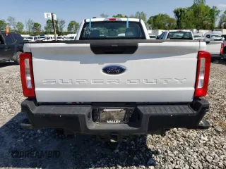 2024 Ford F-250 XL z VIN 1FTBF2BAXRED42774, wystawiony jako Copart lot #52189435 z przebiegiem Nie podano mil oraz Szkody całkowita. Historia ofert i sprzedaży dostępna na DreamBid. Obrazek 6.