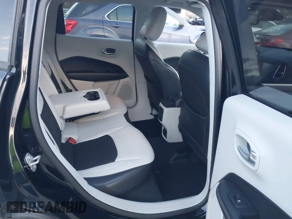 2018 Jeep Compass Altitude with VIN 3C4NJDBB9JT115080, listed as a IAAI auction lot 40751109 with 104,129 mi miles and . Bid and sale history available at carsss.com. Image 8.