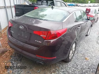 2013 Kia Optima EX z VIN 5XXGN4A71DG133275, wystawiony jako IAAI lot #42183941 z przebiegiem 173 807 mil mil oraz . Historia ofert i sprzedaży dostępna na DreamBid. Obrazek 4.