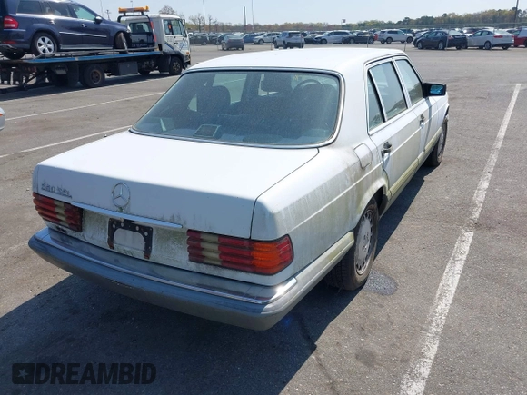 1988 Mercedes-Benz 560 with VIN WDBCA39DXJA420974, listed as a IAAI auction lot 42122073 with 113,273 mi miles and . Bid and sale history available at DreamBid. Image 4.