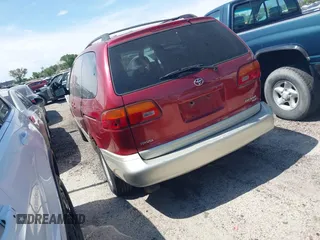 1998 Toyota Sienna LE with VIN 4T3ZF13C2WU049089, listed as a IAAI auction lot 41887109 with 323,601 mi miles and . Bid and sale history available at DreamBid. Image 3.