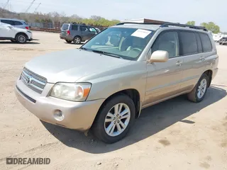 2006 Toyota Highlander Hybrid with VIN JTEDW21A460001983, listed as a IAAI auction lot 41919095 with 303,345 mi miles. Bid and sale history available at carsss.com. Image 2.