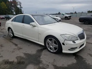 2012 Mercedes-Benz S 550 with VIN WDDNG9EB0CA415646, listed as a Copart auction lot 80232034 with 130,113 mi miles and Salvage Title. Bid and sale history available at DreamBid. Image 4.