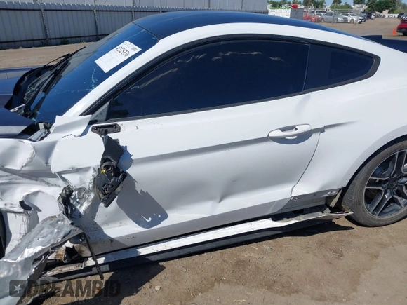 2016 Ford Mustang EcoBoost z VIN 1FA6P8TH3G5221133, wystawiony jako IAAI lot #42325336 z przebiegiem 135 065 mil mil oraz . Historia ofert i sprzedaży dostępna na DreamBid. Obrazek 19.