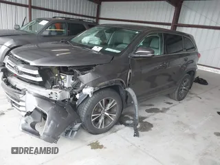 2017 Toyota Highlander LE z VIN 5TDBZRFH6HS386710, wystawiony jako IAAI lot #42226567 z przebiegiem 64 773 mil mil oraz . Historia ofert i sprzedaży dostępna na DreamBid. Obrazek 2.