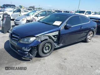 2014 Mercedes-Benz C 250 с VIN WDDGJ4HB1EG259318, выставлен на аукционе IAAI как лот 41817340 с пробегом 154 570 миль миль и . История ставок и продаж доступна на DreamBid. Изображение 19.