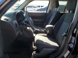 2015 Jeep Patriot Altitude z VIN 1C4NJRBB5FD143422, wystawiony jako Copart lot #56738425 z przebiegiem 148 475 mil mil oraz Szkoda całkowita • Salvage title. Historia ofert i sprzedaży dostępna na DreamBid. Obrazek 7.