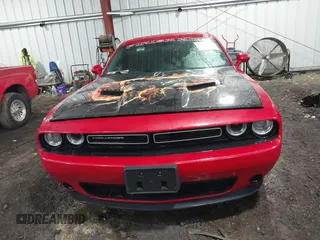 2015 Dodge Challenger SXT z VIN 2C3CDZAG5FH895575, wystawiony jako IAAI lot #41978006 z przebiegiem 125 908 mil mil oraz . Historia ofert i sprzedaży dostępna na DreamBid. Obrazek 12.