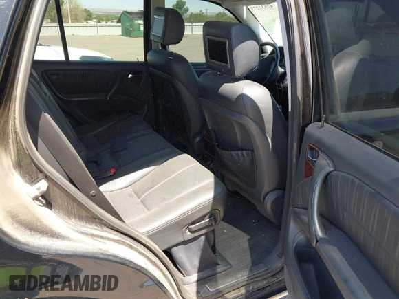 2004 Mercedes-Benz M 350 with VIN 4JGAB57E14A461765, listed as a IAAI auction lot 42532273 with Not provided miles and . Bid and sale history available at DreamBid. Image 8.