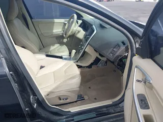 2010 Volvo XC60 3.0T with VIN YV4992DZXA2076751, listed as a IAAI auction lot 42065186 with 1 mi miles. Bid and sale history available at carsss.com. Image 5.