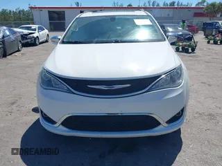 2020 Chrysler Pacifica Limited z VIN 2C4RC1GG9LR139786, wystawiony jako IAAI lot #41857783 z przebiegiem 105 182 mil mil oraz . Historia ofert i sprzedaży dostępna na DreamBid. Obrazek 12.