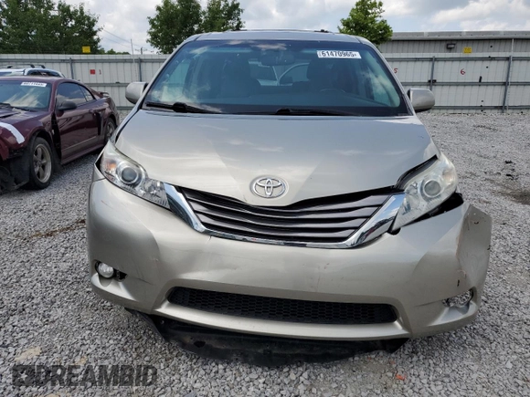 2017 Toyota Sienna XLE Auto Access Seat z VIN 5TDYZ3DC3HS864516, wystawiony jako Copart lot #61470965 z przebiegiem 110 596 mil mil oraz Szkoda całkowita • Salvage title. Historia ofert i sprzedaży dostępna na DreamBid. Obrazek 5.