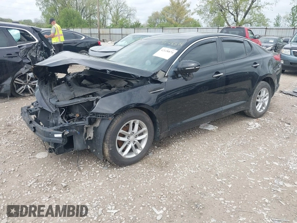 2013 Kia Optima LX z VIN 5XXGM4A71DG237574, wystawiony jako IAAI lot #42128874 z przebiegiem 127 114 mil mil oraz . Historia ofert i sprzedaży dostępna na DreamBid. Obrazek 2.