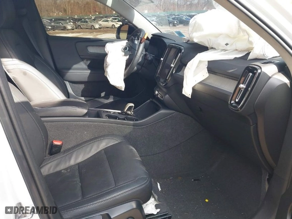 2024 Volvo XC40 Core Bright Theme with VIN YV4L12UK0R2260737, listed as a IAAI auction lot 41433709 with 20,984 mi miles. Bid and sale history available at carsss.com. Image 5.
