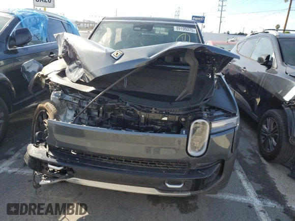 2025 Rivian R1S Adventure z VIN 7PDSGBBA5SN048839, wystawiony jako Copart lot #89199375 z przebiegiem 5177 mil mil oraz Szkody całkowita. Historia ofert i sprzedaży dostępna na DreamBid. Obrazek 5.