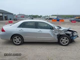 2007 Honda Accord LX SE z VIN 1HGCM56347A060806, wystawiony jako IAAI lot #42701618 z przebiegiem 140 573 mil mil oraz . Historia ofert i sprzedaży dostępna na DreamBid. Obrazek 14.